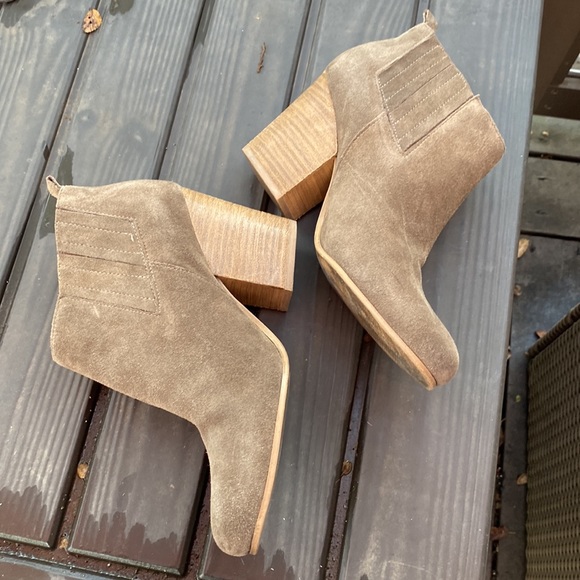 Crown Vintage suede ankle booties - Picture 8 of 13